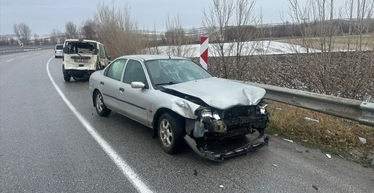 Çorum'un Alaca İlçesinde Trafik Kazası: 5 Yaralı