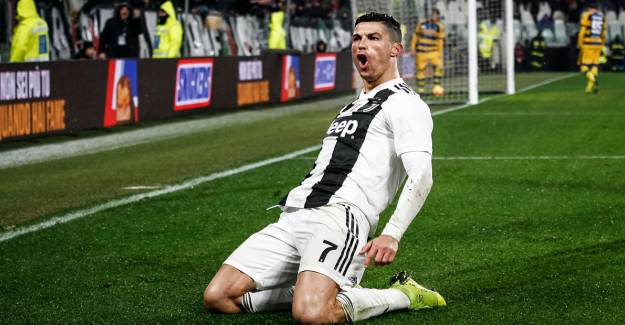 Cristiano Ronaldo Tarihe Geçti!
