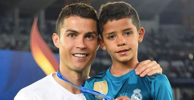 Cristiano Ronaldo'dan Oğluna Anlamlı Hediye!