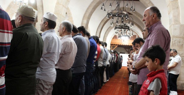 Cuma Namazı Kaç Rekat? Cuma Namazı Abdesti Nasıl Alınır? 