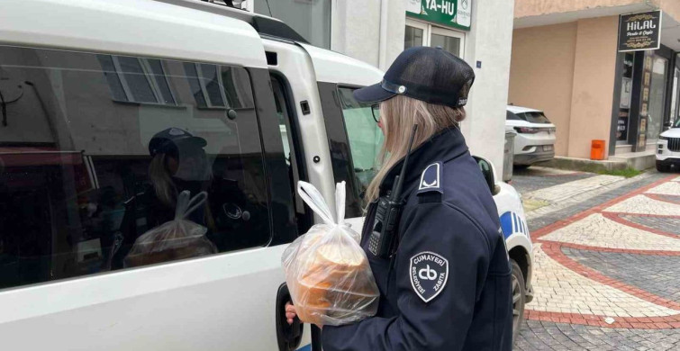 Cumayeri Belediyesi Gönül Köprüleriyle İhtiyaç Sahiplerine Sıcak Yemek Ulaşıyor