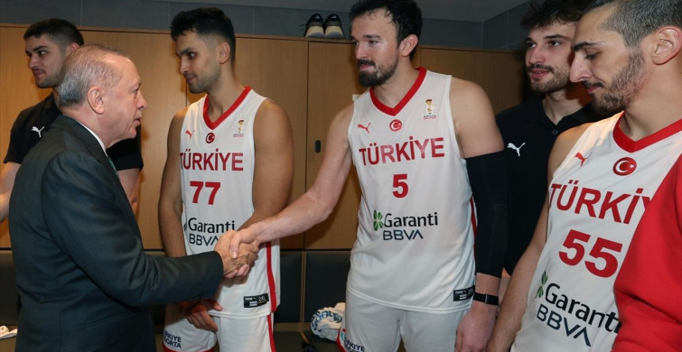 Cumhurbaşkanı Erdoğan, A Milli Erkek Basketbol Takımı'nı Kutladı