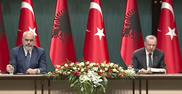 Cumhurbaşkanı Erdoğan Açıklama Yapıyor