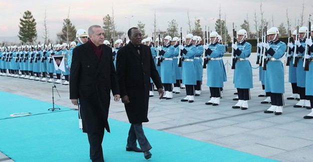 Cumhurbaşkanı Erdoğan, Çad Cumhurbaşkanı ile Ortak Basın Açıklaması Düzenledi