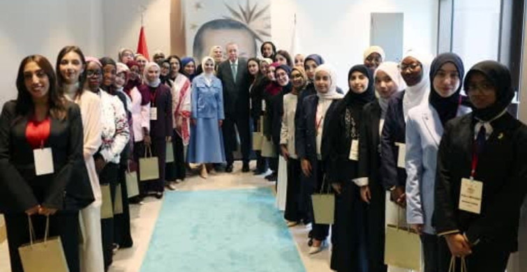 Cumhurbaşkanı Erdoğan, genç müslüman kadınlar liderlik programına katılanları kabul etti