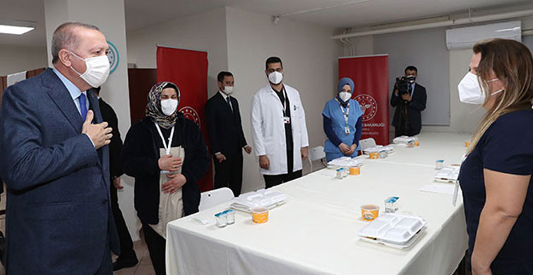 Cumhurbaşkanı Erdoğan, İftarda Sağlık Çalışanlarıyla Buluştu