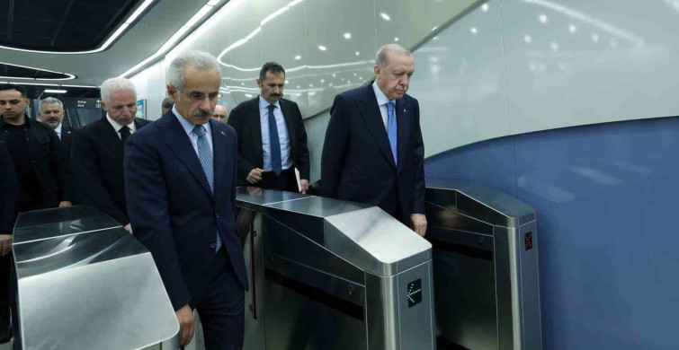 Cumhurbaşkanı Erdoğan, İstanbul havalimanı metrosunun açılışı için metro ile alana gitti