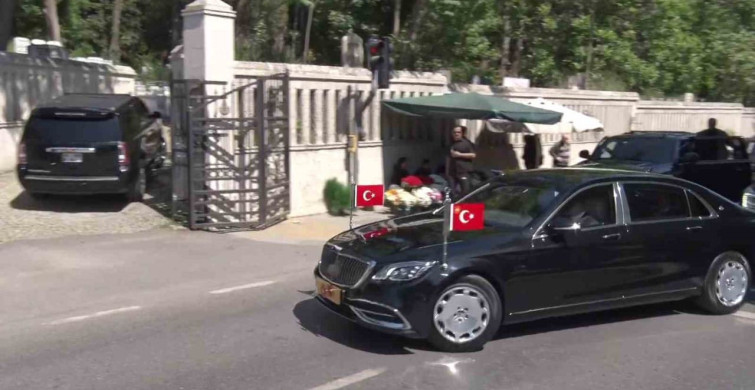 Cumhurbaşkanı Erdoğan Kabirleri Ziyaret Etti