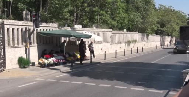 Cumhurbaşkanı Erdoğan Karacaahmet Mezarlığı'nda Aile Kabristanını Ziyaret Etti