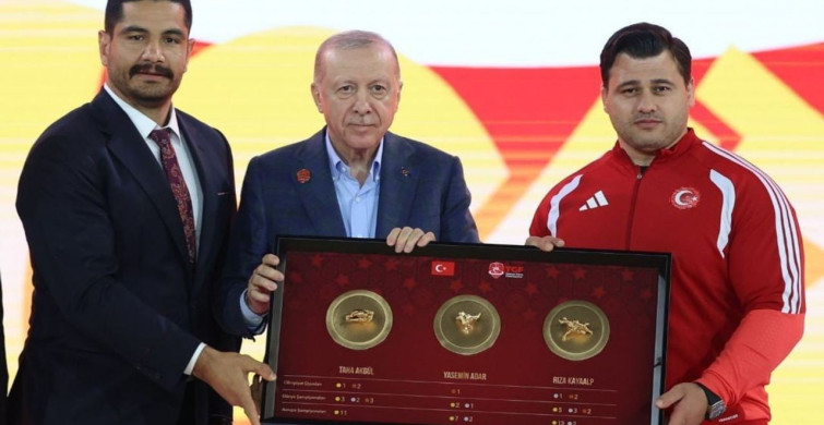 Cumhurbaşkanı Erdoğan’a Türk Güreşi Tablosu Takdim Edildi