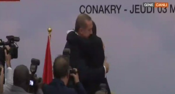 Sürprizi Duyunca Erdoğan'a Öyle Bir Sarıldı ki...