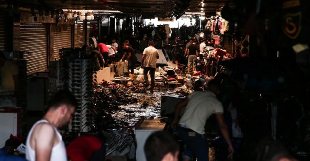 Cumhurbaşkanı Erdoğan'ın Talimatıyla Selden Etkilenen Eminönü Esnafına 100 Bin Lira Kredi Verilecek