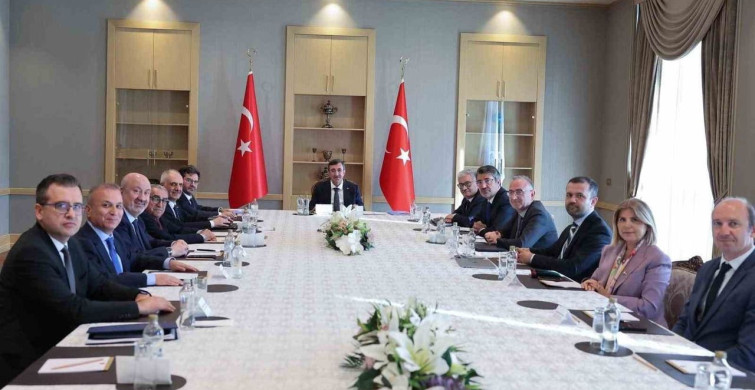 Cumhurbaşkanı Yardımcısı Yılmaz Ekonomi Kurulu ile Toplantı Düzenledi