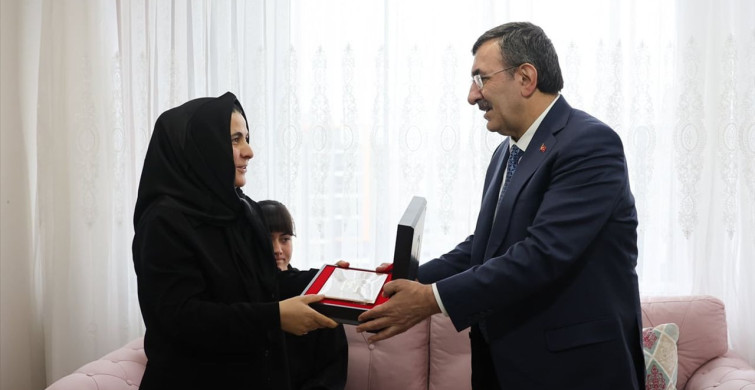 Cumhurbaşkanı Yardımcısı Yılmaz'dan Mersin'de Şehit Ailesine Ziyaret