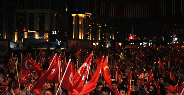 Cumhuriyet Bayramı Coşkusu Kütahya ve Çanakkale'de Yaşandı Cumhuriyet Bayramı Coşkusu Kütahya ve Çanakkale'de Yaşandı