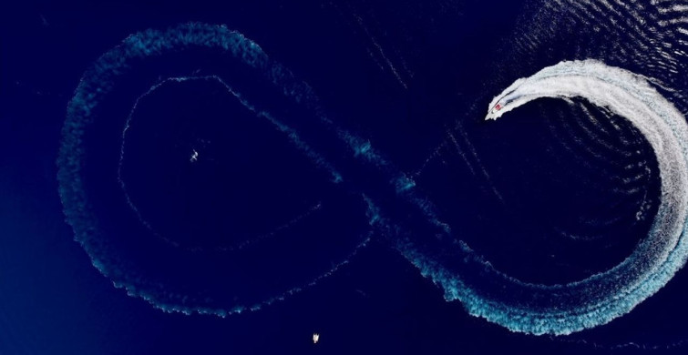 Cumhuriyet Bayramı'nda Gökyüzünü Türk Bayraklarıyla Renklendirdi Cumhuriyet Bayramı'nda Gökyüzünü Türk Bayraklarıyla Renklendirdi