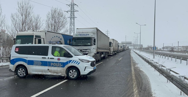 D-100 Kara Yolu Çankırı Bölümü Kar Nedeniyle Kapandı