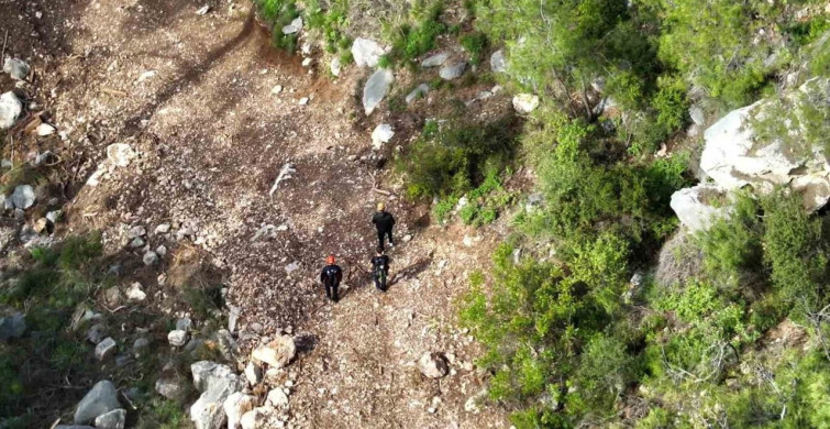 Dağlık Alanda Kaybolan Yürüyüşçü Dronla Bulundu