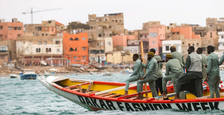 Dakar Moda Haftası Deniz Üzerinde Renkli Bir Defileye Ev Sahipliği Yaptı