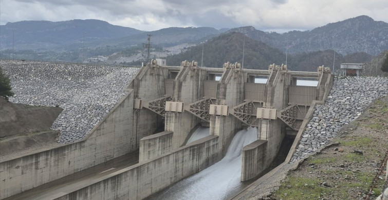 Dalaman Akköprü Barajı'ndan Su Tahliyesi Gerçekleştiriliyor