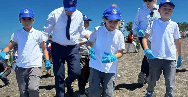 Dalgıçların Deniz Altından Çıkardığı Çöpler Farkındalık Yarattı
