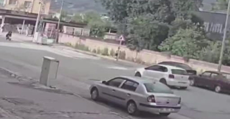 Dalgın Çocuk Karşıdan Geçerken Araca Çarptı