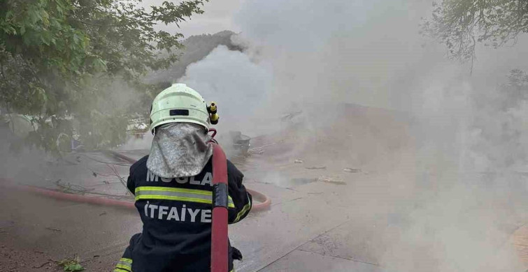 Dalyan'daki Çatı Yangını Kısa Süreli Paniğe Neden Oldu