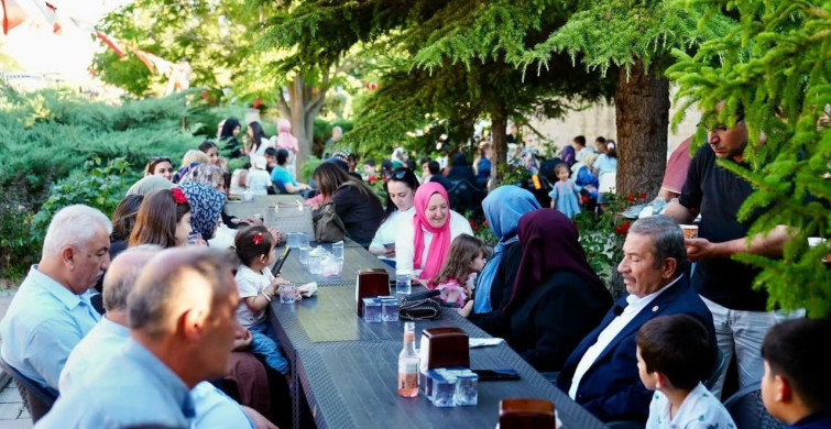Darende'de Tarihi Yusuf Paşa Bedesteni'nde aşure bereketi