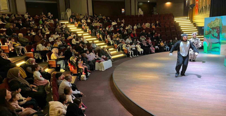 Darıca’da Çocuklar Tiyatro ile Hafta Sonunu Değerlendiriyor