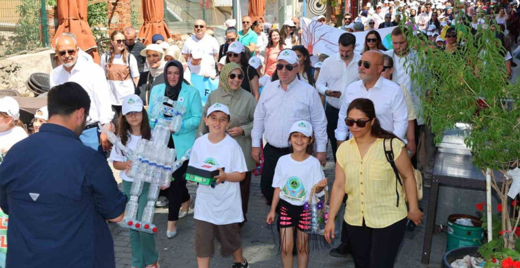 Darıca'da Miniklerden Geri Dönüşüm Defilesi
