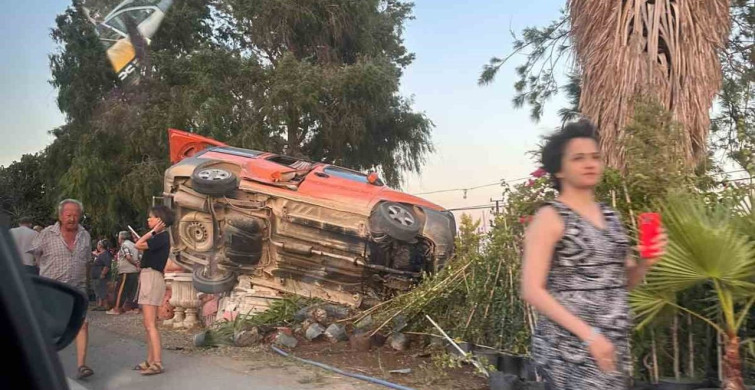 Datça’da kaza: devrilen araç iş yerlerine metreler kala durdu