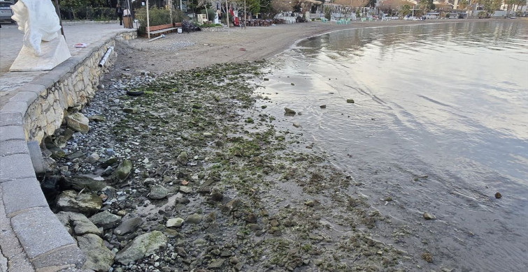 Datça'nın Kumluk Plajı'nda Deniz Suyu Çekildi