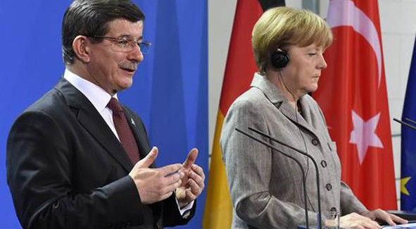 Davutoğlu'ndan, Merkel'in Yanında Alman Muhabire Tokat Gibi Sözler!