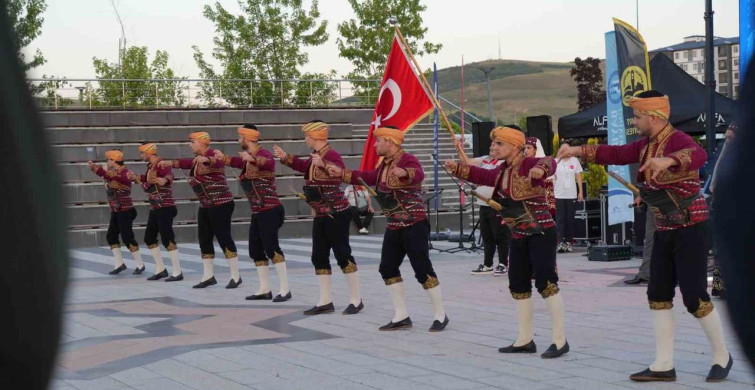 Dede Korkut şölenleri’nde dünya kültürleri aynı sahnede buluştu