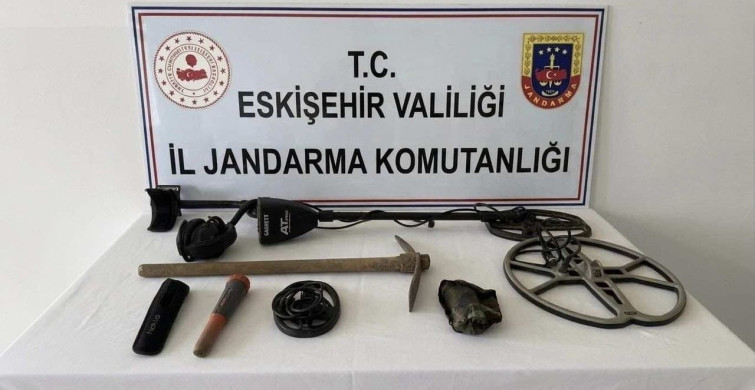 Define Bulmak İçin Kaçak Kazı Yapan İki Kişi Yakalandı