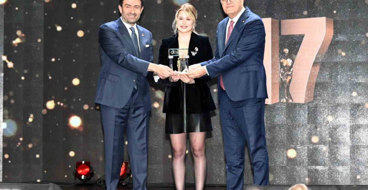Defne Kurt Yılın Sporcusu Ödülünü Kazandı