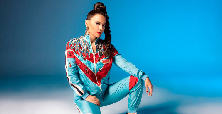 Demet Akalın'dan Ebru Gündeş'e Destek!