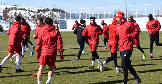 Sivasspor'da Rıza Çalımbay'ın Yüzü Gülüyor!
