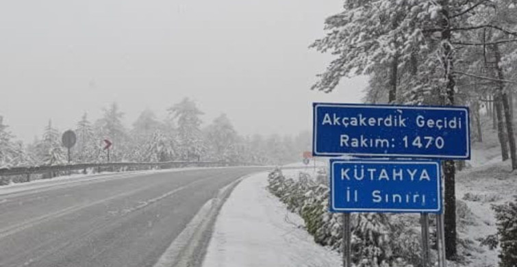 Demirci'de Kar Yağışı ve Sis Etkili