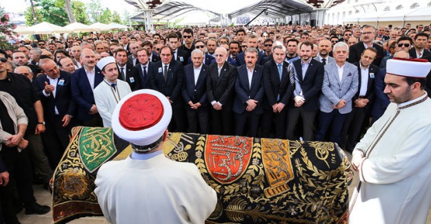Demirören'in Cenaze Töreninde O İsimler Çok Konuşuldu