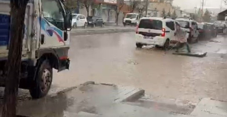 Demirözü İlçesinde Sağanak Yağış Zorluk Yarattı