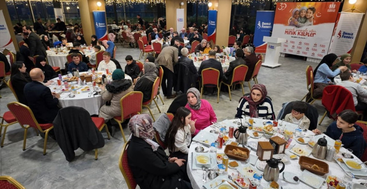 Deniz Feneri Derneği İstanbul'da Yetimlere İftar Verdi