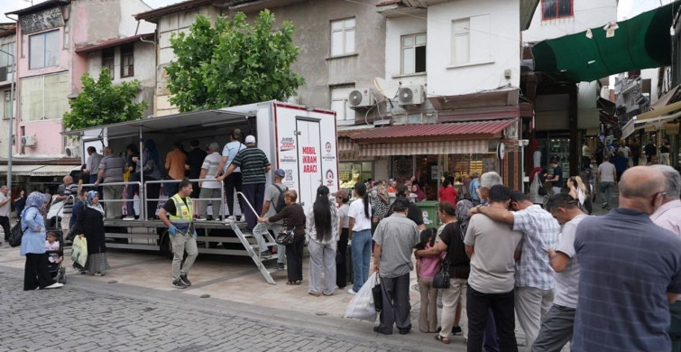 Denizli büyükşehir belediyesinden 3 noktada 10 bin kişilik aşure hayrı
