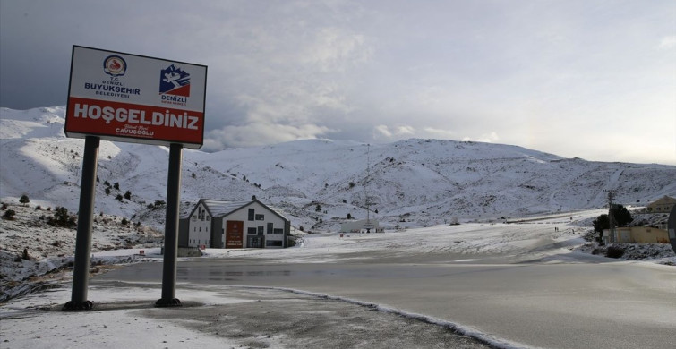 Denizli Kayak Merkezi'nde Mevsimin İlk Karı Yeryüzünü Beyaza Bürüdü