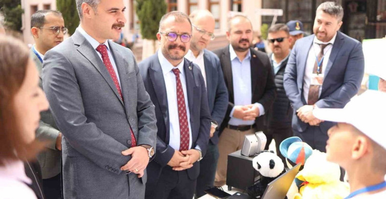 Denizli'de Bilim Şenliği Ödüllü Projelerle Renklendi