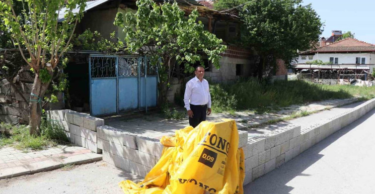 Denizli'de Briket Engeli: Sami Acar'ın Ev Girişi Kuşatma Altında
