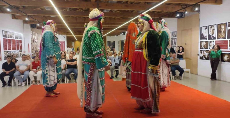 Denizli'de Geleneksel Deyre Defilesi