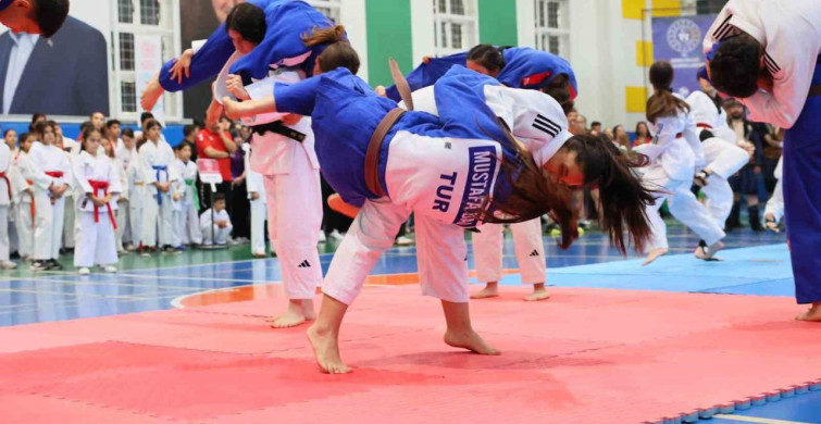 Denizli'de gsb spor okulları törenle açıldı