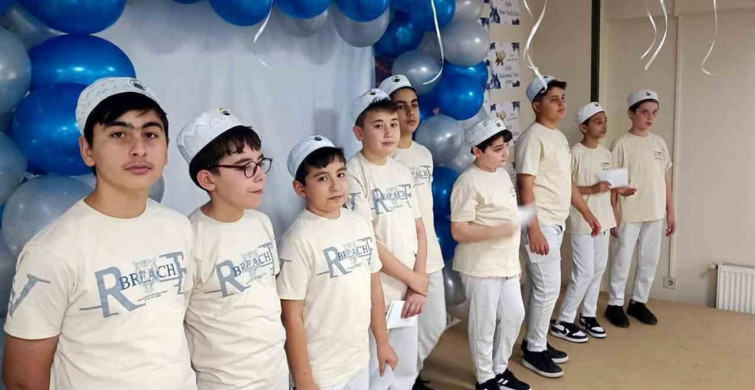 Denizli'de hafızlık eğitimini tamamlayan öğrencilere geleneksel merasim düzenlendi