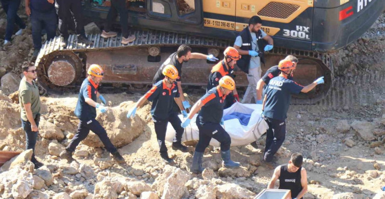 Denizli'de inşaat kazısında göçük altında kalan kepçe operatörü hayatını kaybetti